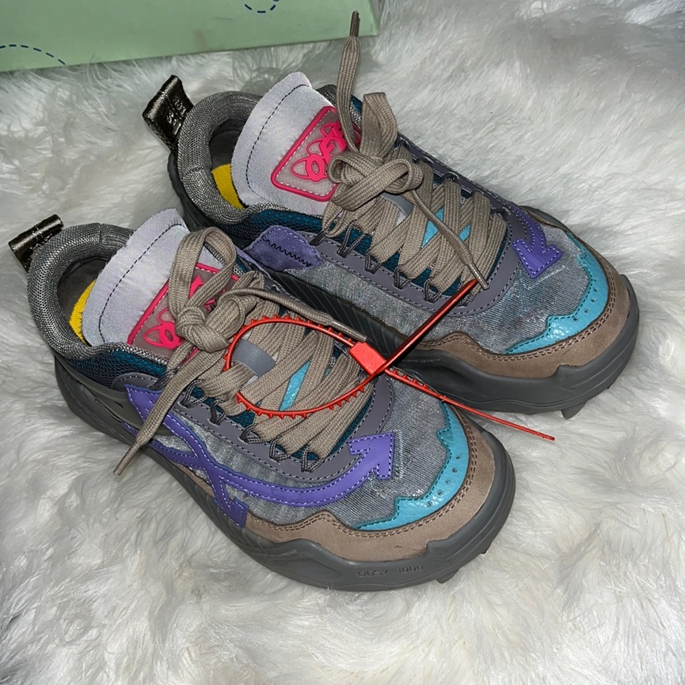 Off white sneaker size women 7
